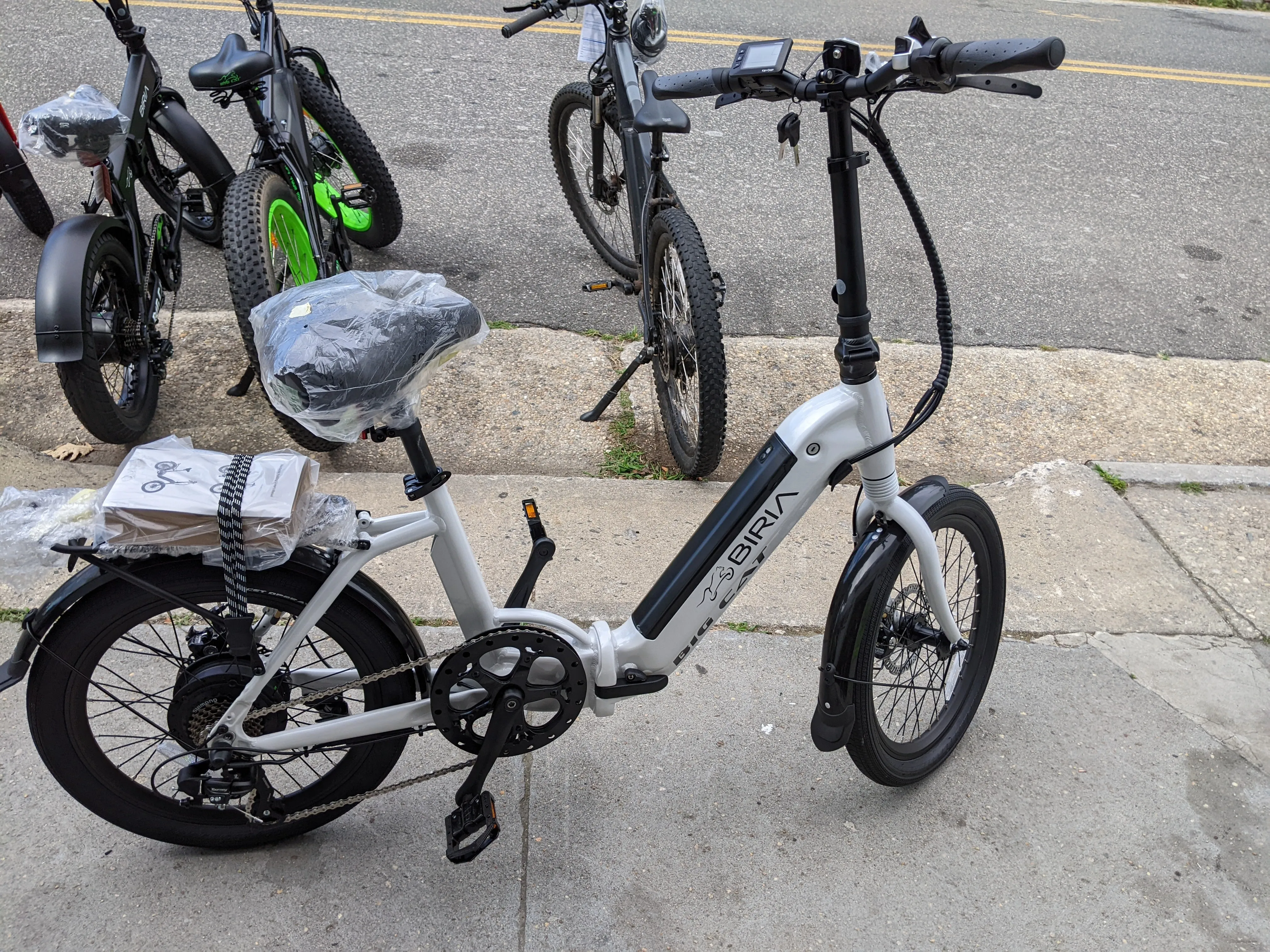 Big Cat 2024 BIRIA 500 Thin Tire - Folding Electric Bike